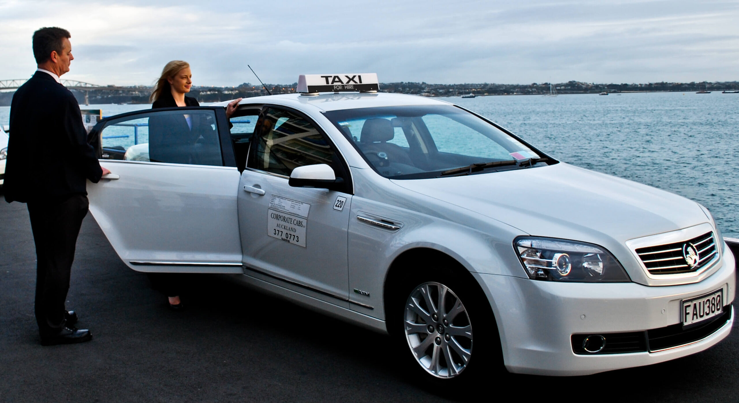 Winchester Taxi Number ROYAL WINCHESTER CARS